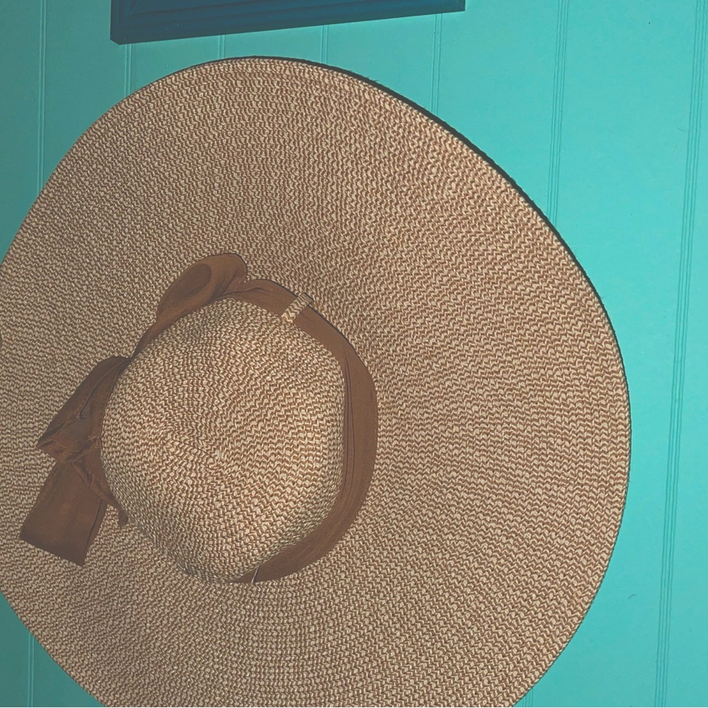 Women’s Straw Sun Hat W/ thee perfect addition of a sweet brown and simple bow 🤎